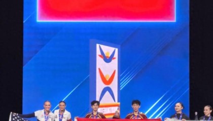 bob半岛体育-中国啦啦操队世锦赛创佳绩，中美青少年开展友好互动|中国队|体育比赛|花球|比赛|运动员_新浪新闻